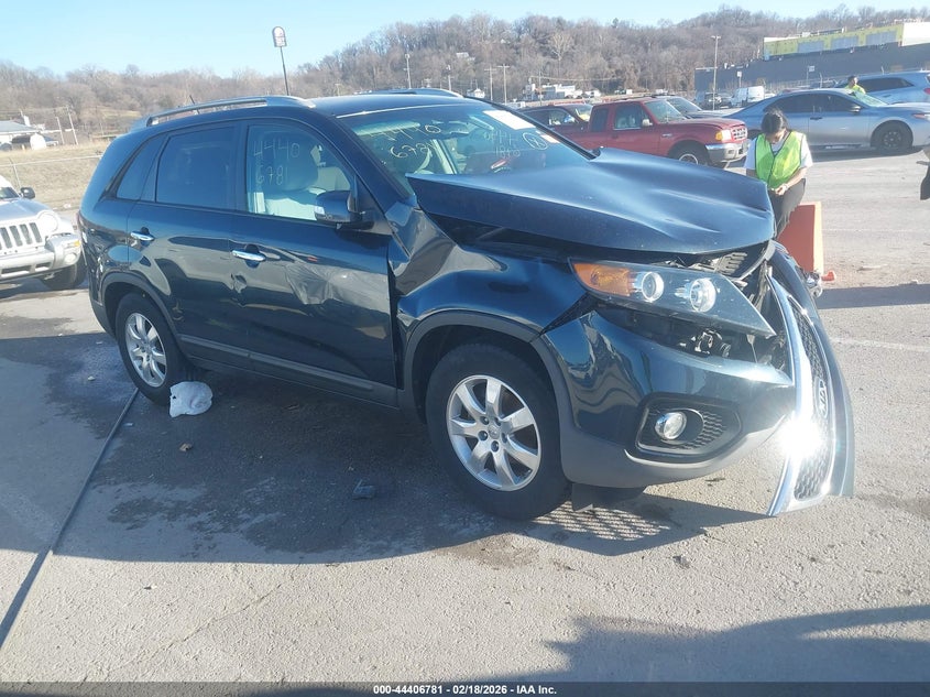 2013 KIA SORENTO LX
