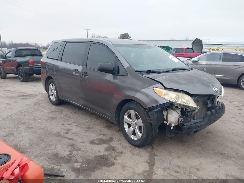 2016 Toyo Sienna L Fwd W/7-Pas L 7 Passenger