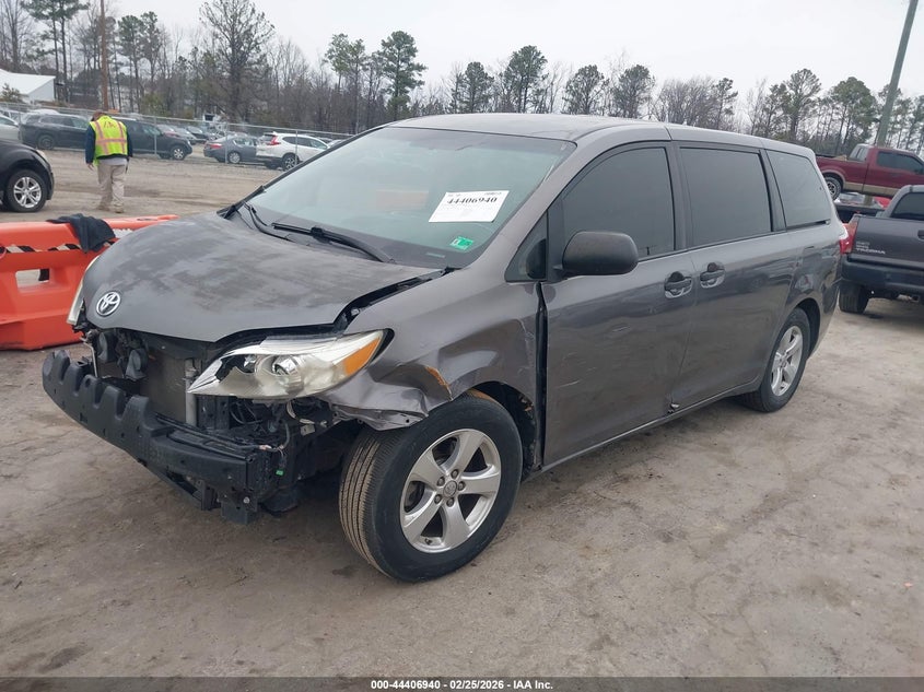2016 Toyo Sienna L Fwd W/7-Pas L 7 Passenger