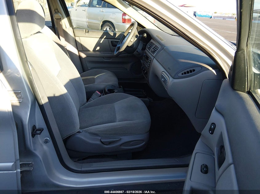 2005 Ford Taurus Se