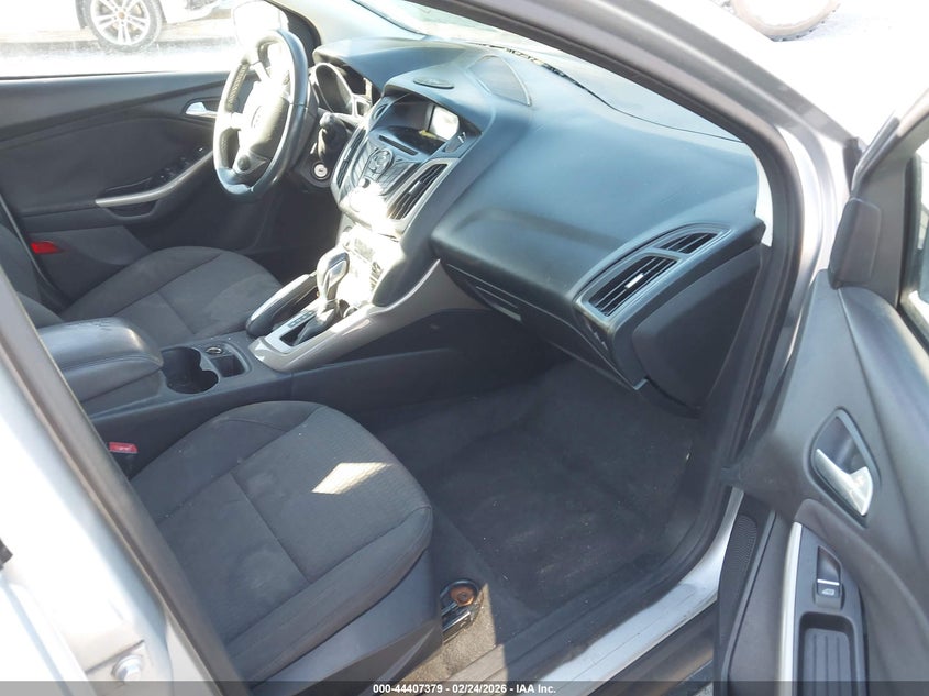 1FAHP3M27CL106059 2012 Ford Focus 2.0 Sel silver