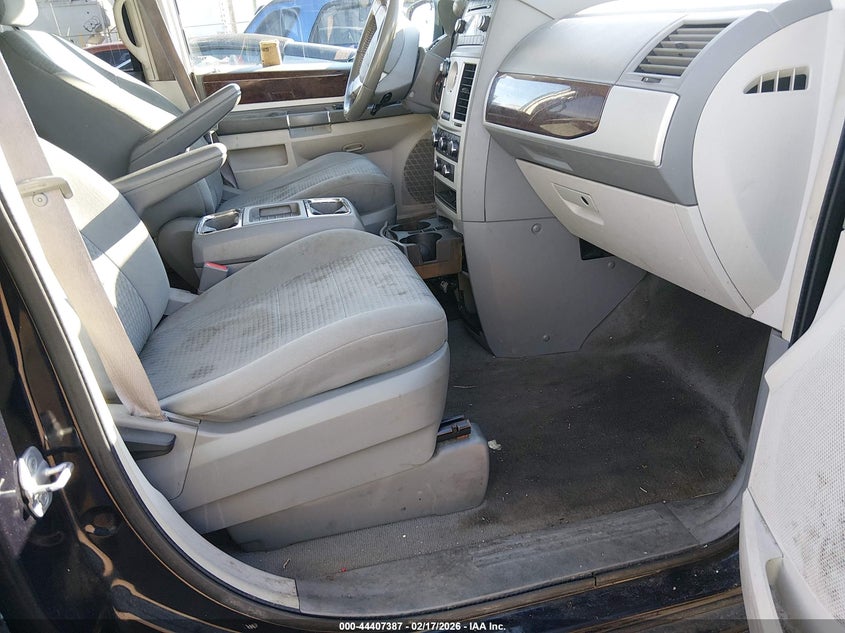 2010 Chrysler Town & Country Touring