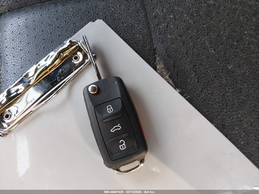 2012 Volkswagen Eos Komfort VIN: WVWBW7AH4CV000997 Lot: 44407429