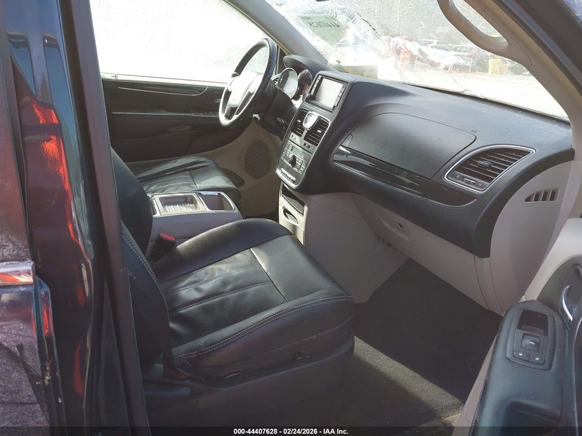 2013 Chrysler Town & Country Touring