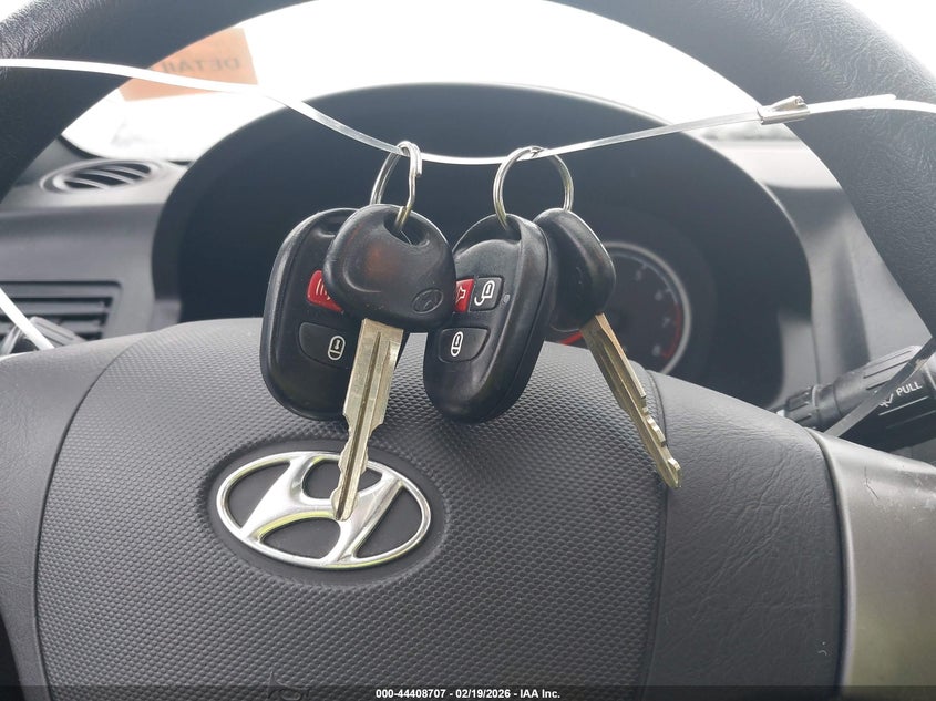 2008 Hyundai Tiburon Gs VIN: KMHHM66D78U277989 Lot: 44408707