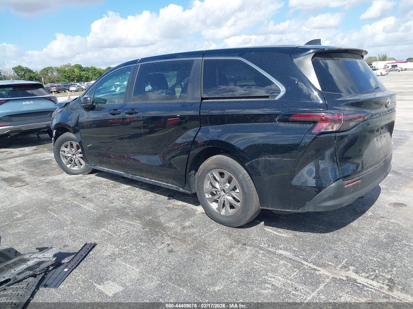 2024 Toyota Sienna Le