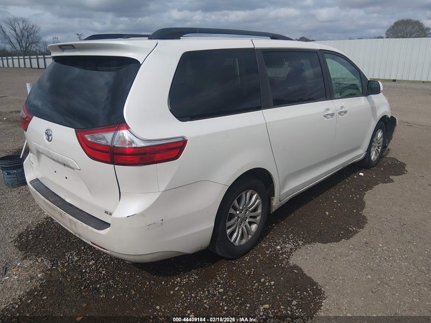 2017 Toyota Sienna Xle 8 Passenger