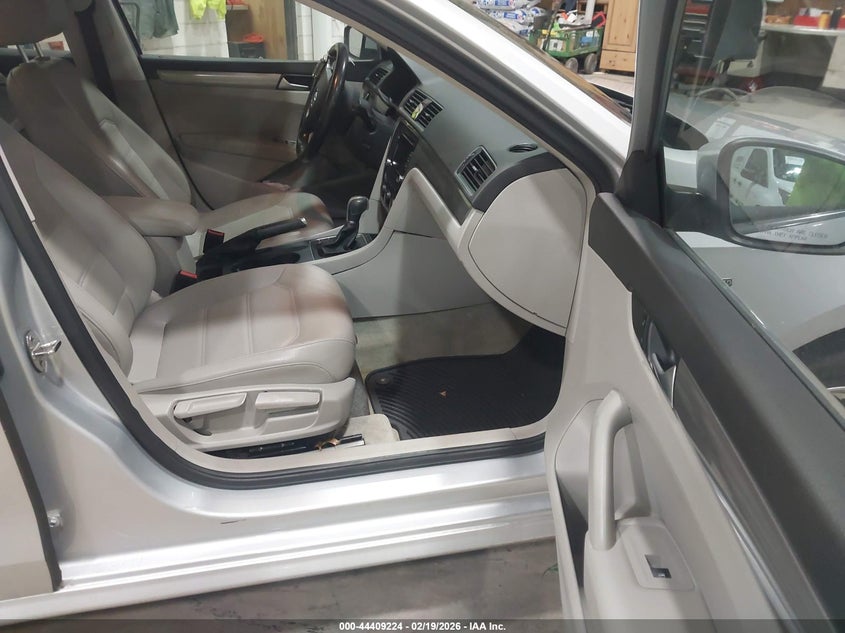 2015 Volkswagen Passat 1.8T Limited Edition