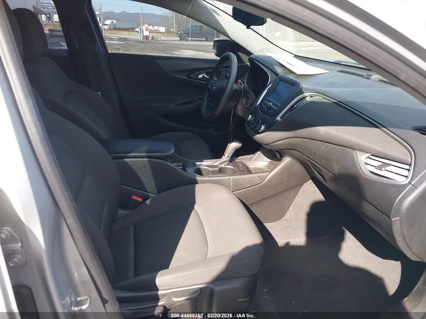 2017 Chevrolet Malibu 1Fl