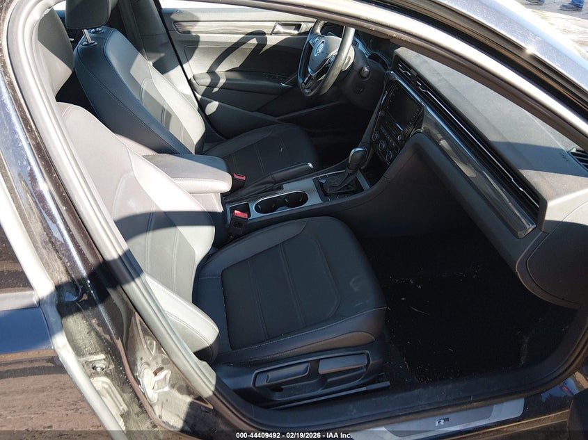 2021 Volkswagen Passat 2.0T R-Line