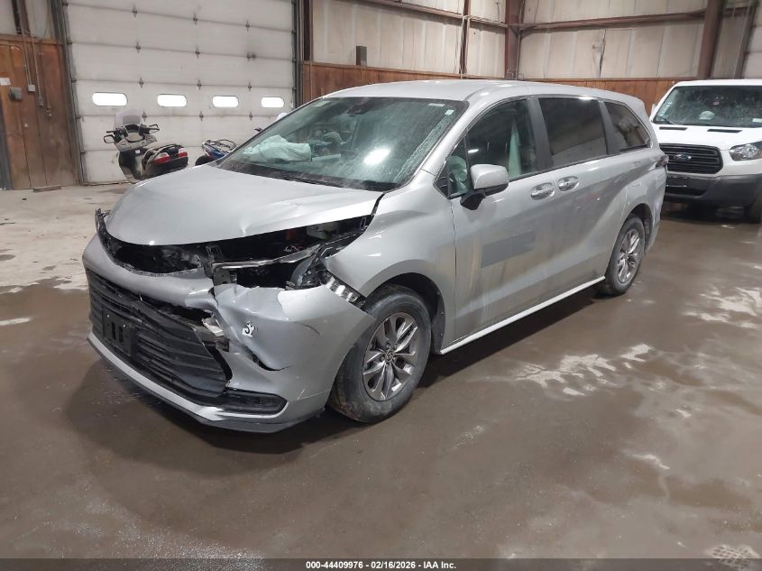 2025 Toyota Sienna Le