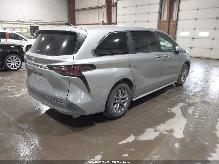 2025 Toyota Sienna Le