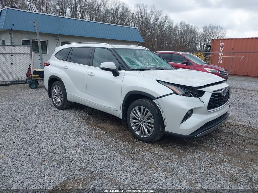 2023 Toyota Highlander Hybrid Platinum