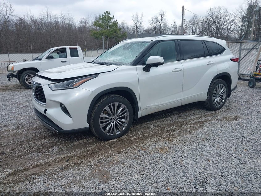 2023 Toyota Highlander Hybrid Platinum