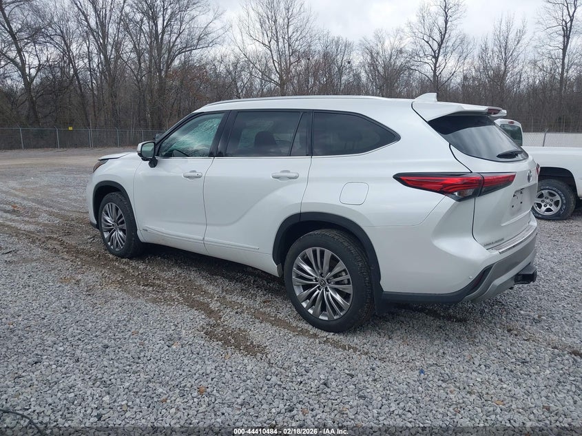 2023 Toyota Highlander Hybrid Platinum