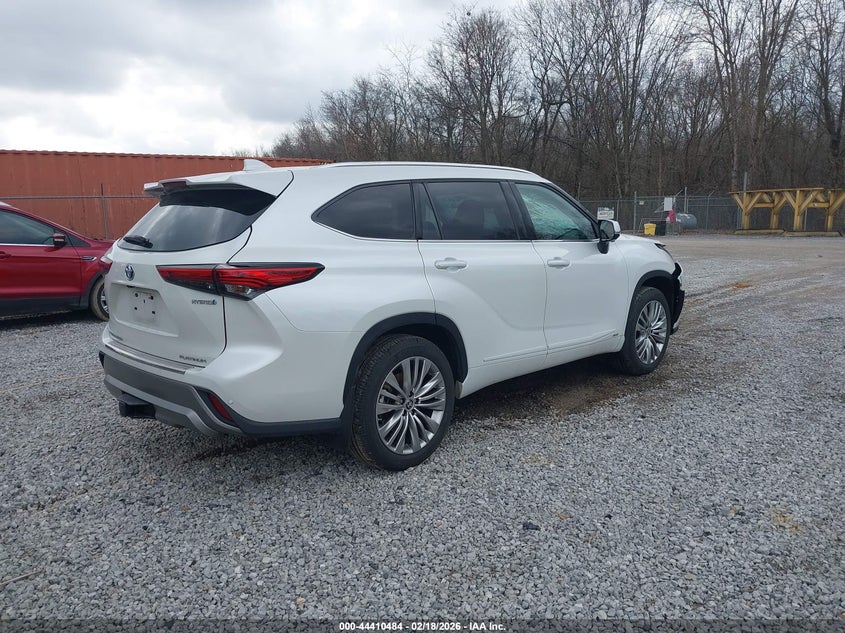 2023 Toyota Highlander Hybrid Platinum