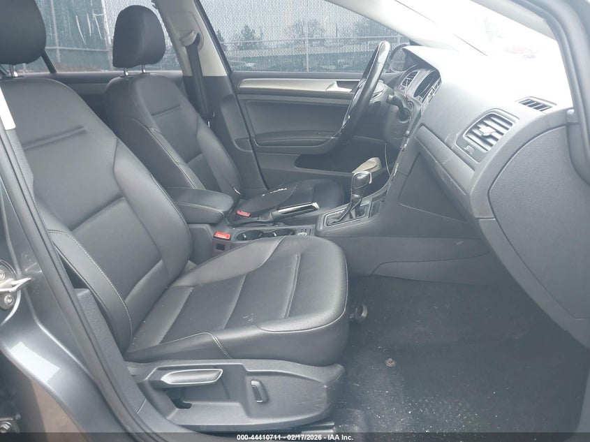 2017 Volkswagen Golf Tsi S 4-Door/Tsi Se 4-Door/Tsi Sel 4-Door/Tsi Wolfsburg Edition 4-Door