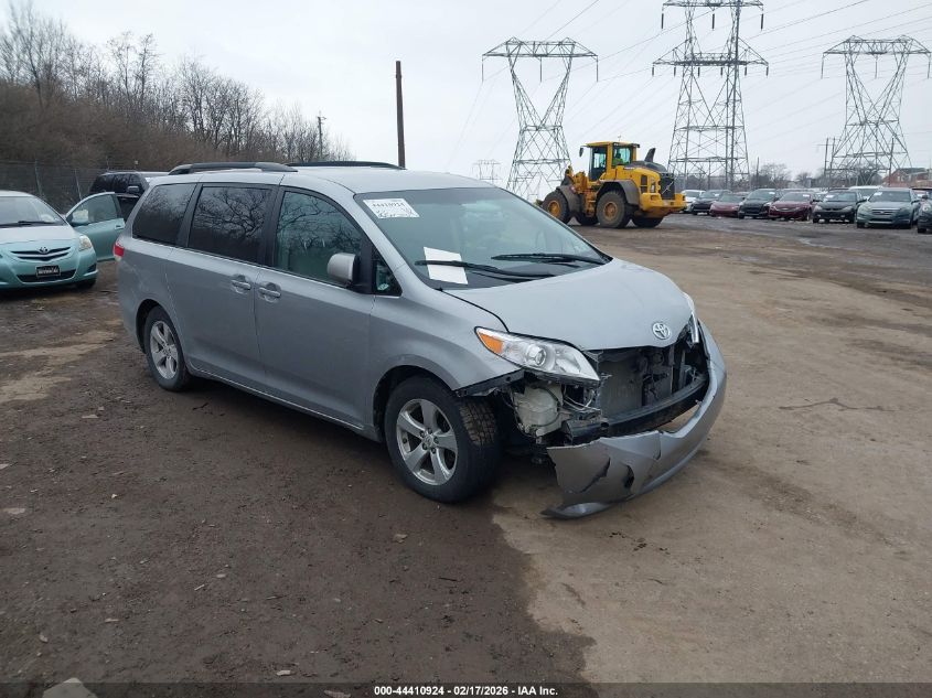 2012 Toyota Sienna Le V6 8 Passenger