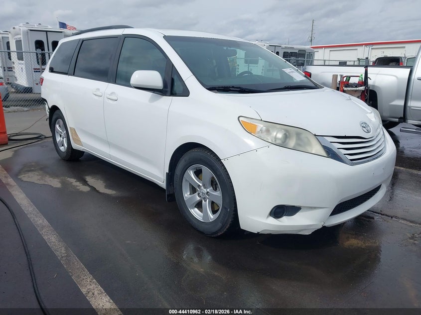 2015 Toyota Sienna Le 8 Passenger