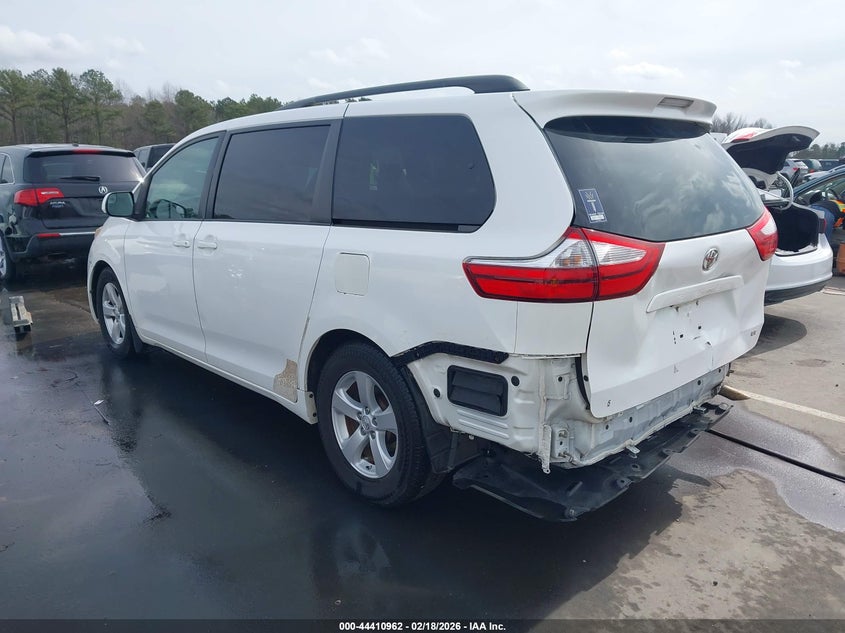 2015 Toyota Sienna Le 8 Passenger