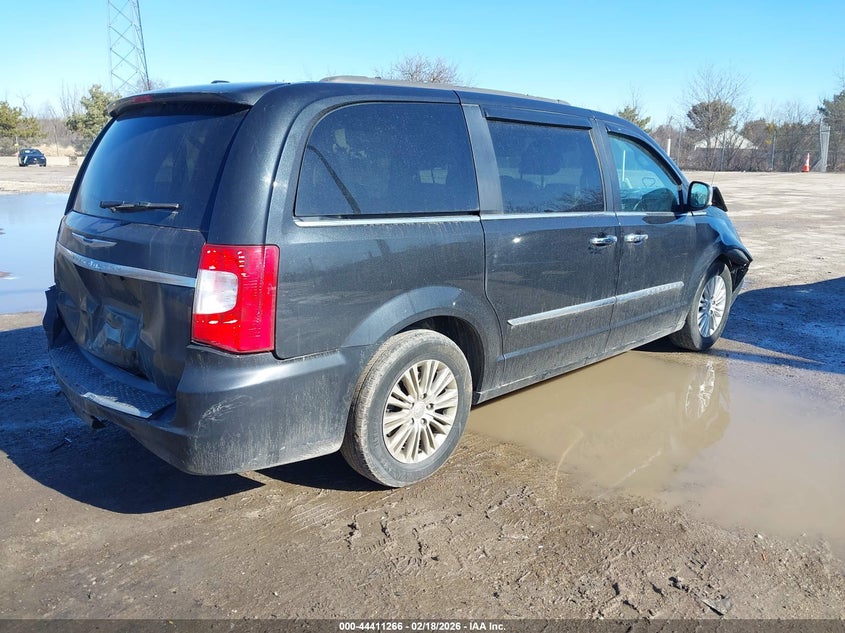 2015 Chrysler Town & Country Touring-L