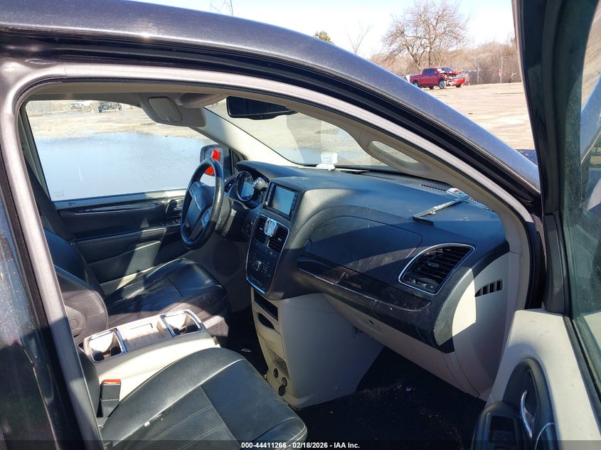 2015 Chrysler Town & Country Touring-L