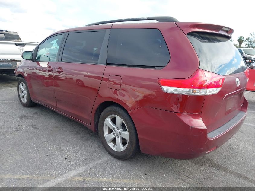 2013 Toyota Sienna Le V6 8 Passenger