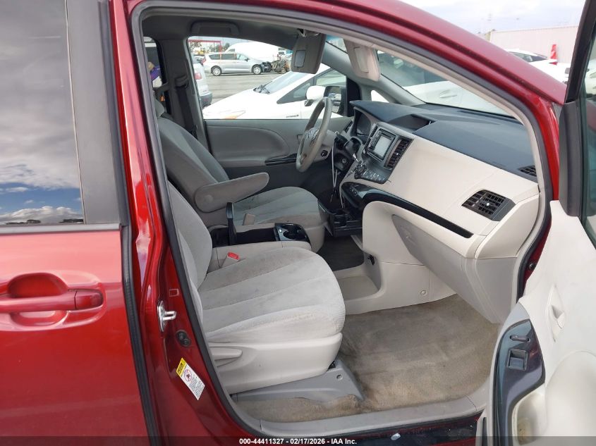 2013 Toyota Sienna Le V6 8 Passenger