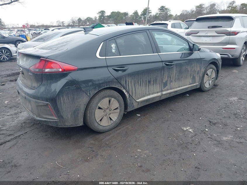 2022 Hyundai Ioniq Hybrid Se