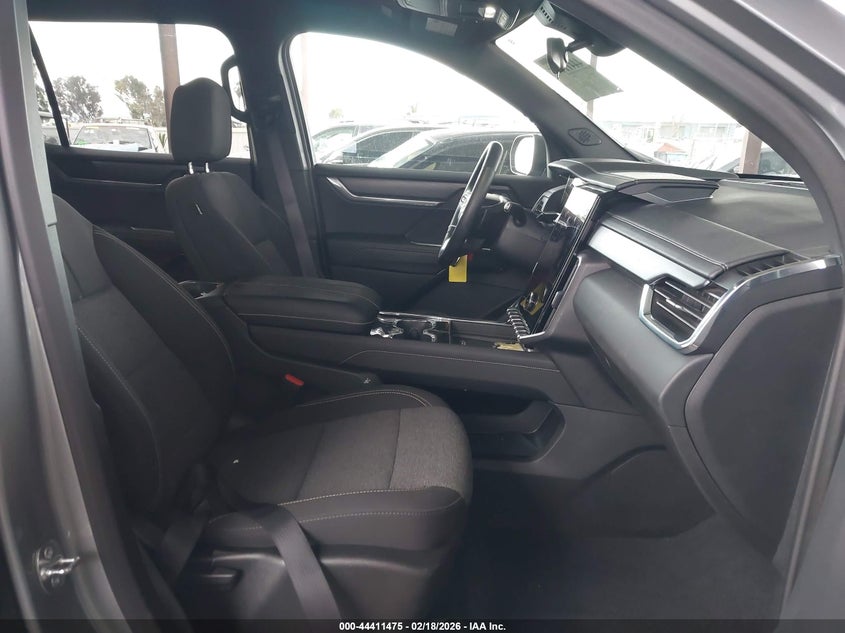 2025 GMC Acadia Fwd Elevation