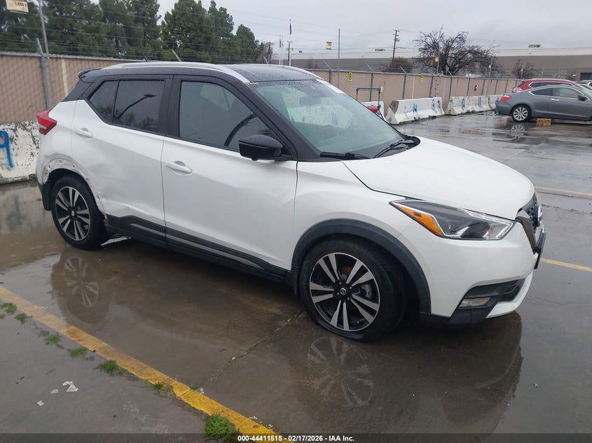 2020 Nissan Kicks Sr Xtronic Cvt