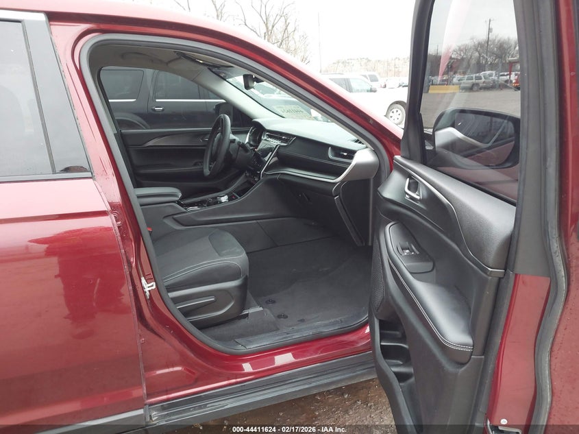 2023 Jeep Grand Cherokee L Laredo 4X4