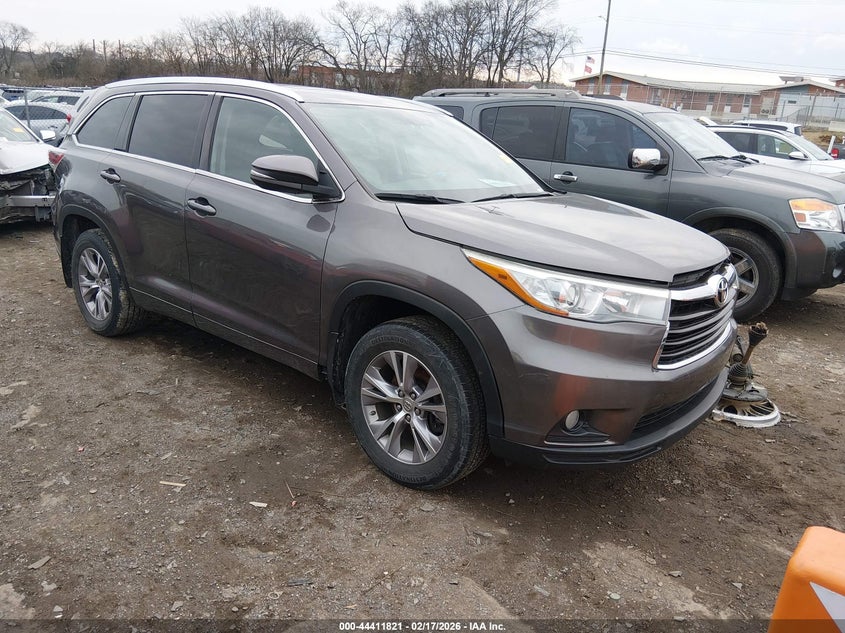 TOYOTA HIGHLANDER XLE V6