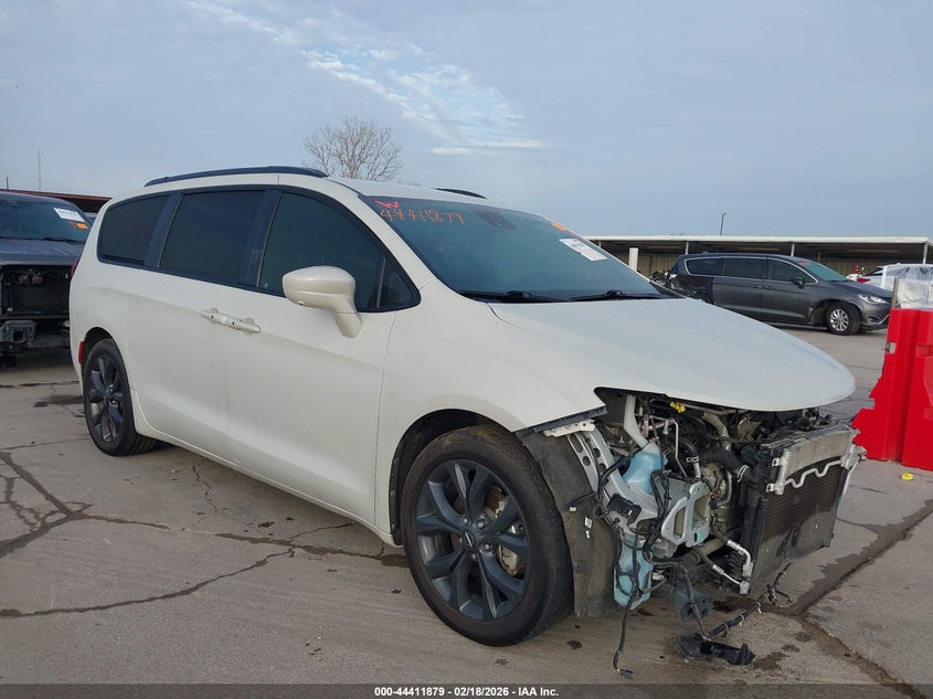 2020 Chrysler Pacifica Touring L Plus