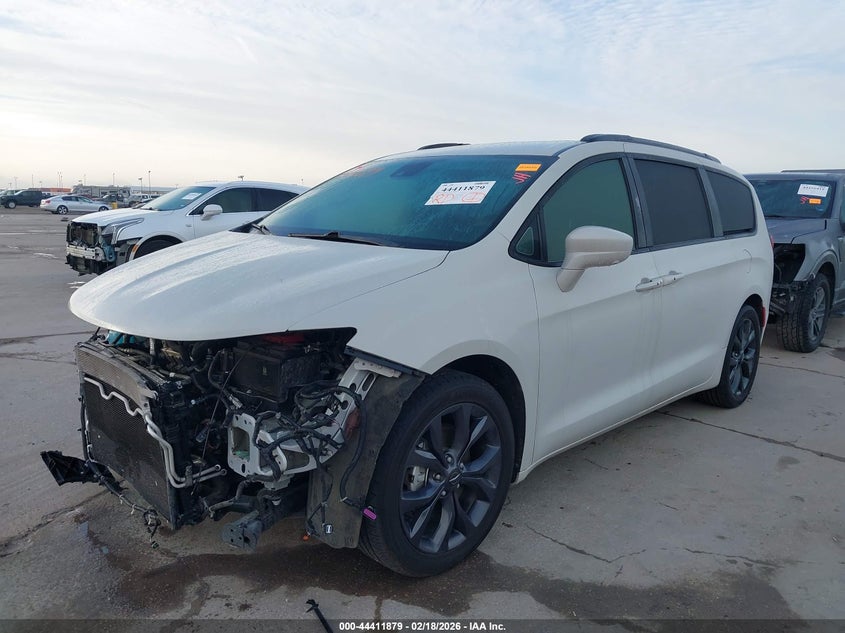 2020 Chrysler Pacifica Touring L Plus