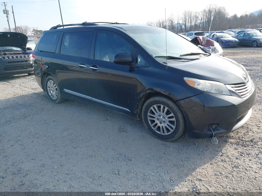 2013 Toyota Sienna Xle V6 8 Passenger