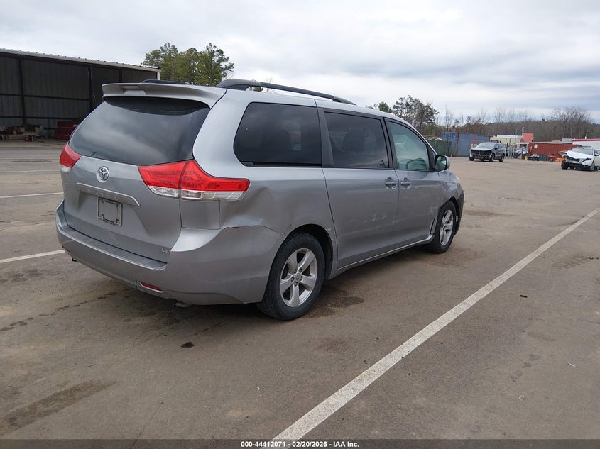 2012 Toyota Sienna Le V6 8 Passenger