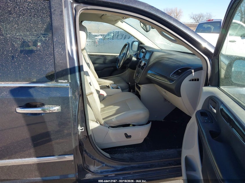 2013 Chrysler Town & Country Touring-L