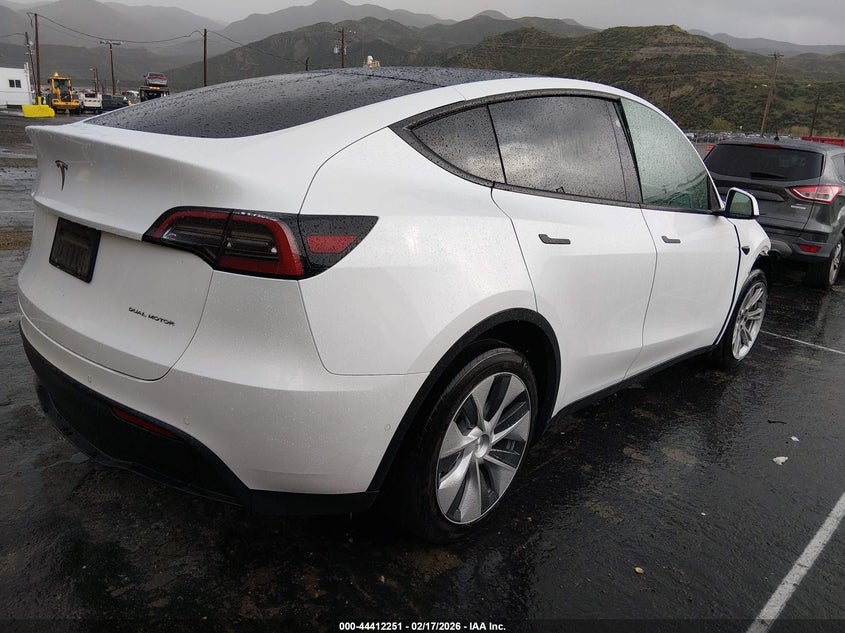 2022 Tesla Model Y Long Range Dual Motor All-Wheel Drive