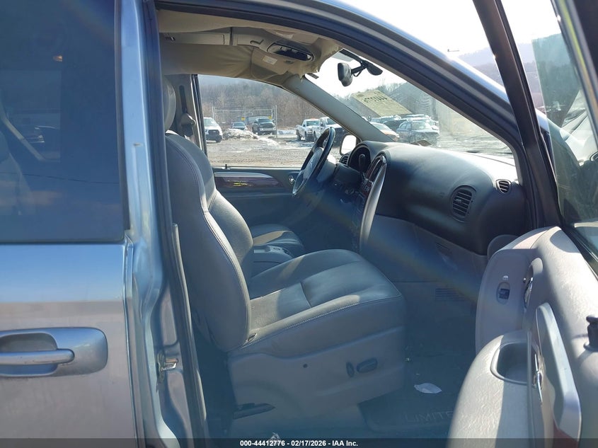 2005 Chrysler Town & Country Limited