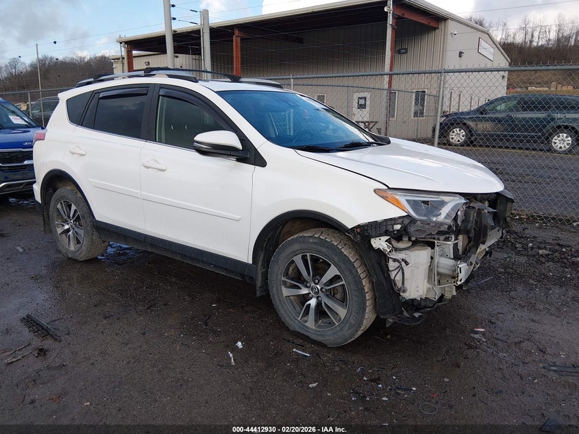 JTMRFREV2HJ703586 2017 Toyota Rav4 Xle auction photo 1