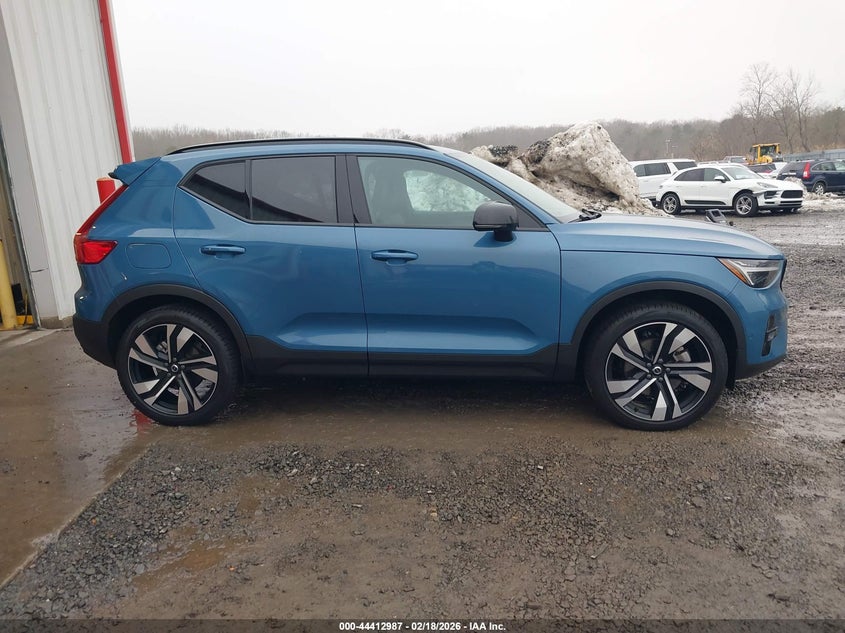 2024 Volvo Xc40 B5 Ultimate Dark Theme VIN: YV4L12UM1R2357723 Lot: 44412987