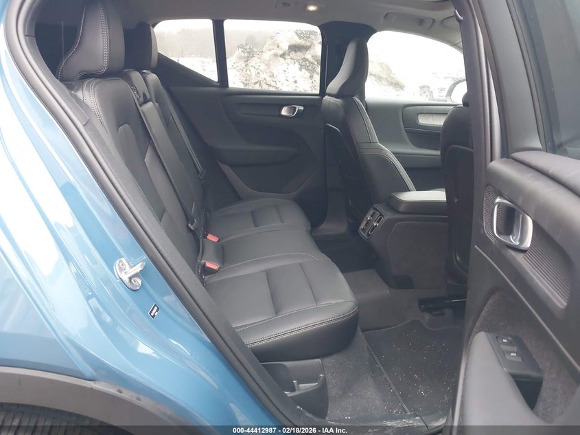 2024 Volvo Xc40 B5 Ultimate Dark Theme VIN: YV4L12UM1R2357723 Lot: 44412987
