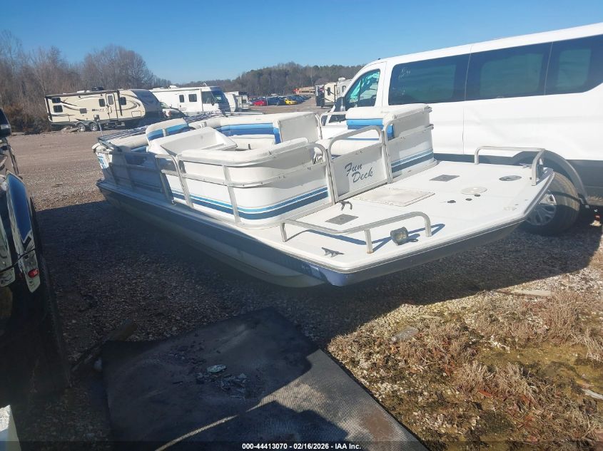 1995 Suntracker Hurricane