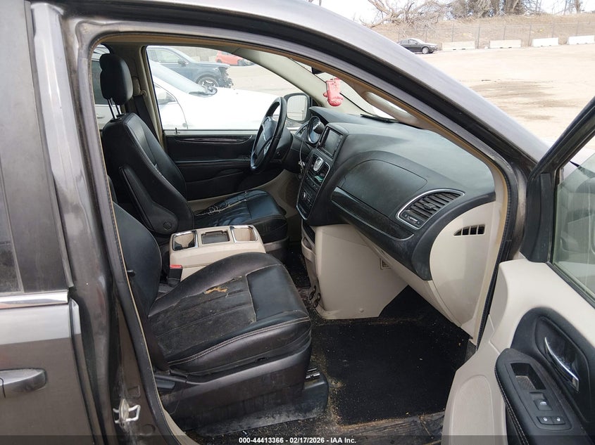 2016 Chrysler Town & Country Touring