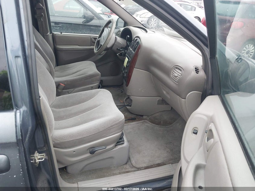 2002 Chrysler Town & Country Lx