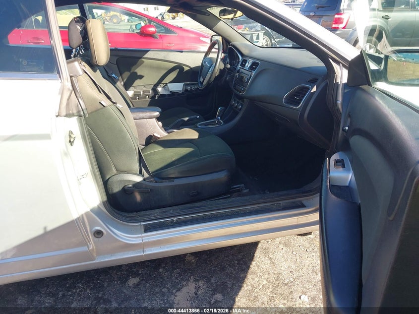 2012 Chrysler 200 Touring