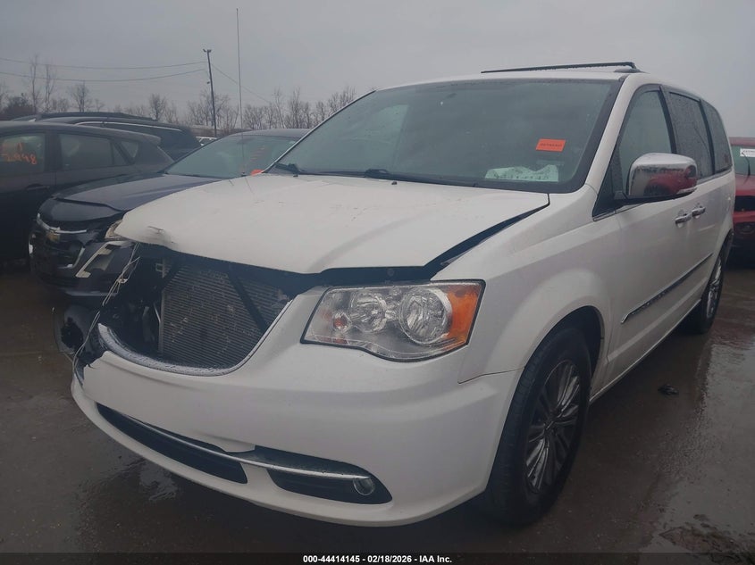 2014 Chrysler Town & Country Touring-L