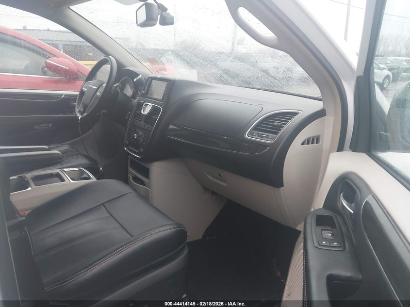 2014 Chrysler Town & Country Touring-L