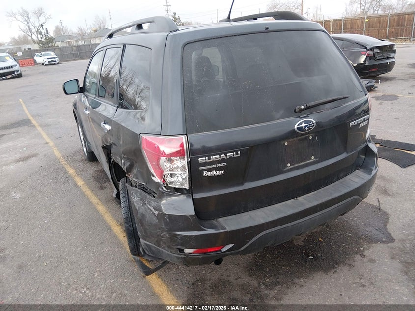 JF2SHADC4CH459681 2012 Subaru Forester 2.5 2.5X Premium black